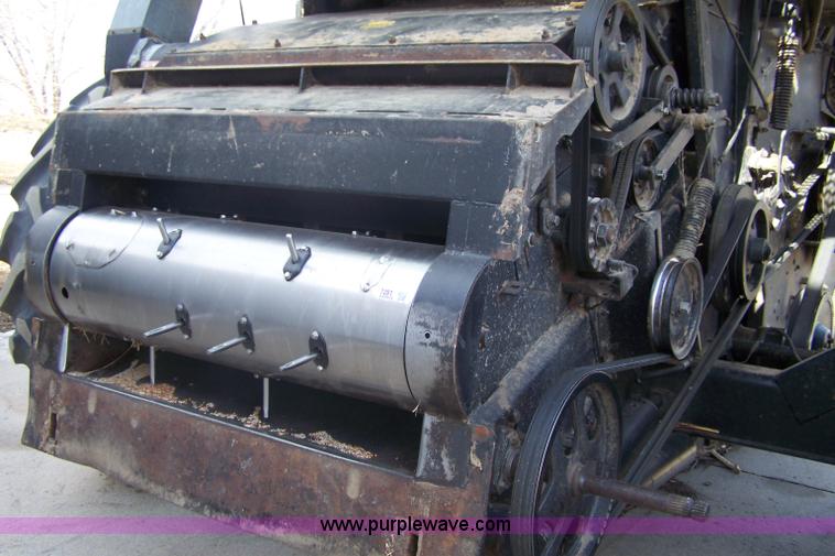 image for item 7281 Allis Chalmers M2 Gleaner combine