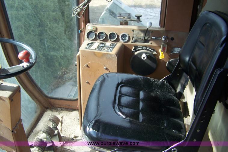 image for item 7281 Allis Chalmers M2 Gleaner combine