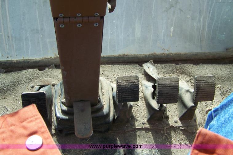 image for item 7281 Allis Chalmers M2 Gleaner combine