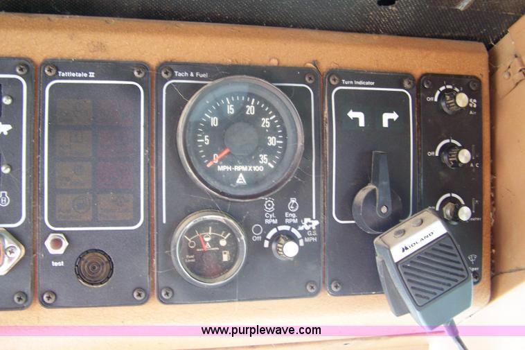 image for item 7281 Allis Chalmers M2 Gleaner combine