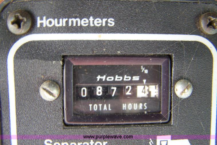 image for item 7281 Allis Chalmers M2 Gleaner combine