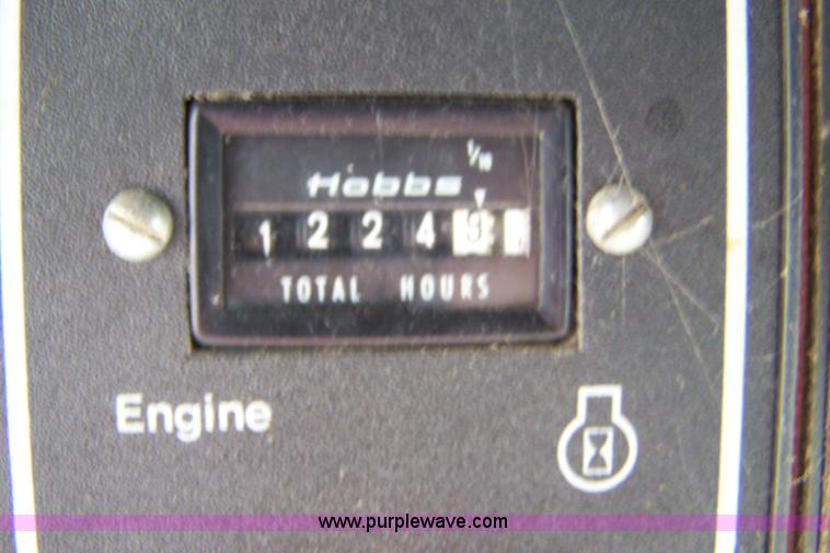 image for item 7281 Allis Chalmers M2 Gleaner combine