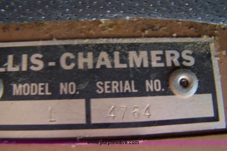 image for item 7281 Allis Chalmers M2 Gleaner combine