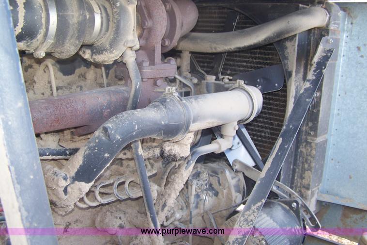 image for item 7281 Allis Chalmers M2 Gleaner combine