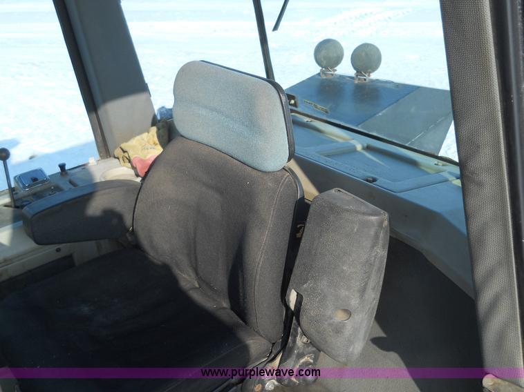 image for item 7793 1988 Versatile 936 88 4WD articulating tractor