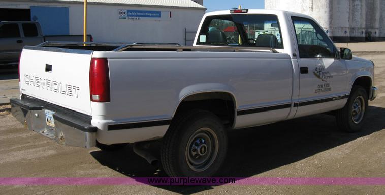 image for item 8116 1998 Chevrolet C2500 Cheyenne Heavy Duty long-bed pickup truck