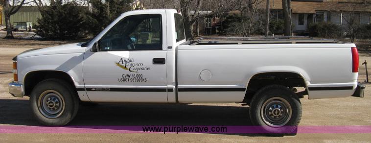 image for item 8116 1998 Chevrolet C2500 Cheyenne Heavy Duty long-bed pickup truck