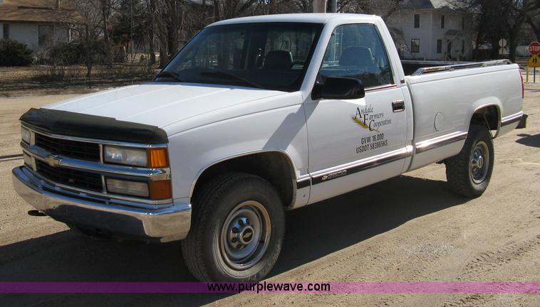 image for item 8116 1998 Chevrolet C2500 Cheyenne Heavy Duty long-bed pickup truck