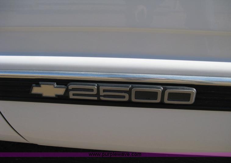 image for item 8116 1998 Chevrolet C2500 Cheyenne Heavy Duty long-bed pickup truck