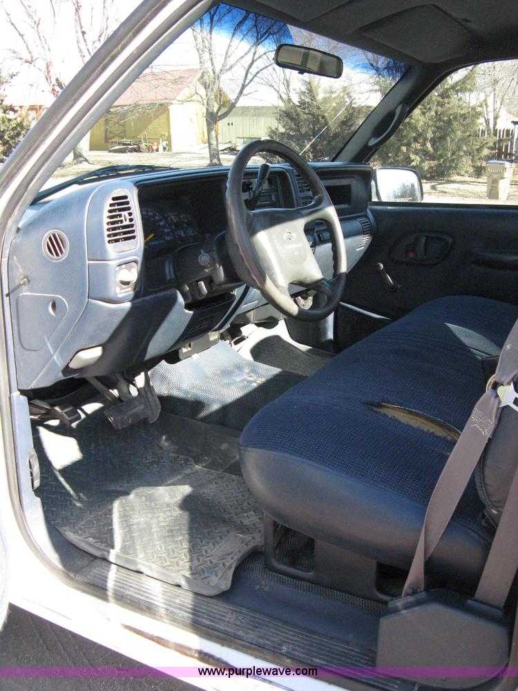 image for item 8116 1998 Chevrolet C2500 Cheyenne Heavy Duty long-bed pickup truck