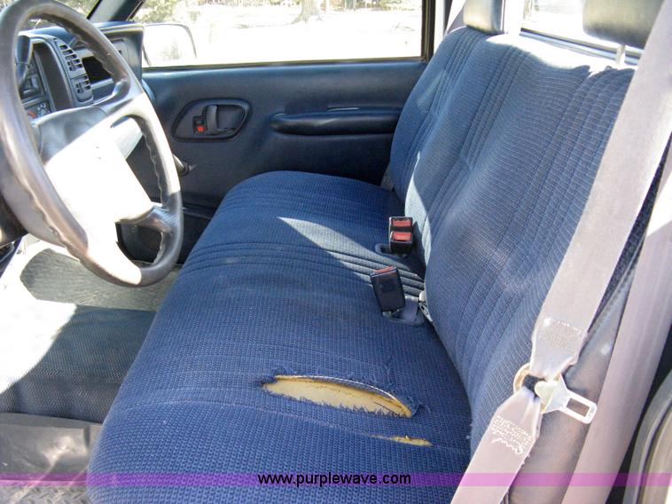 image for item 8116 1998 Chevrolet C2500 Cheyenne Heavy Duty long-bed pickup truck