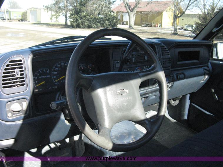 image for item 8116 1998 Chevrolet C2500 Cheyenne Heavy Duty long-bed pickup truck
