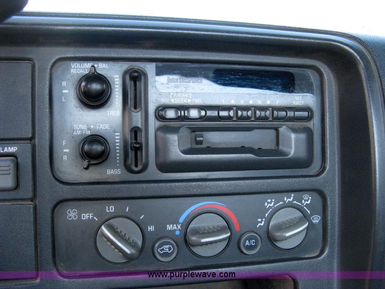 image for item 8116 1998 Chevrolet C2500 Cheyenne Heavy Duty long-bed pickup truck