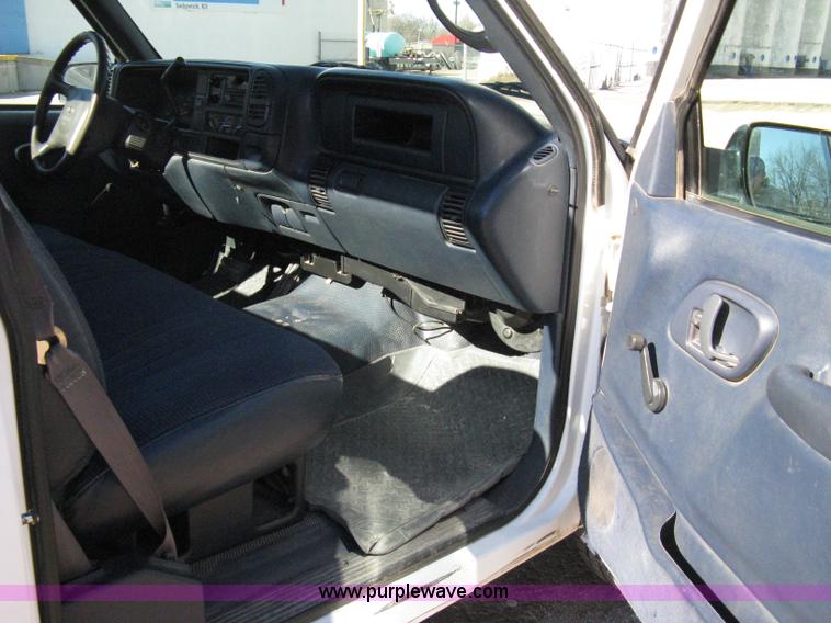 image for item 8116 1998 Chevrolet C2500 Cheyenne Heavy Duty long-bed pickup truck