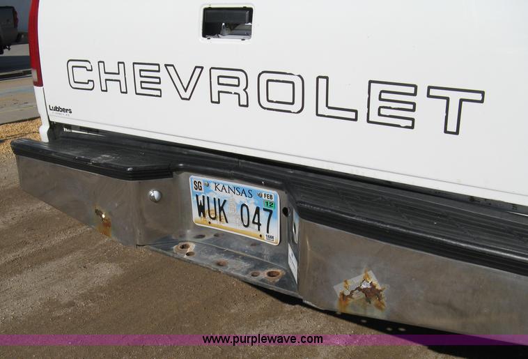 image for item 8116 1998 Chevrolet C2500 Cheyenne Heavy Duty long-bed pickup truck