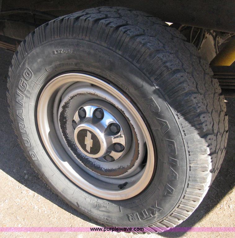 image for item 8116 1998 Chevrolet C2500 Cheyenne Heavy Duty long-bed pickup truck