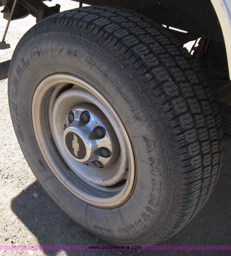 image for item 8116 1998 Chevrolet C2500 Cheyenne Heavy Duty long-bed pickup truck