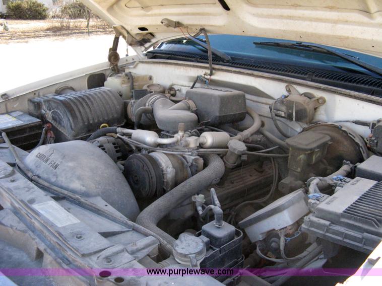 image for item 8116 1998 Chevrolet C2500 Cheyenne Heavy Duty long-bed pickup truck