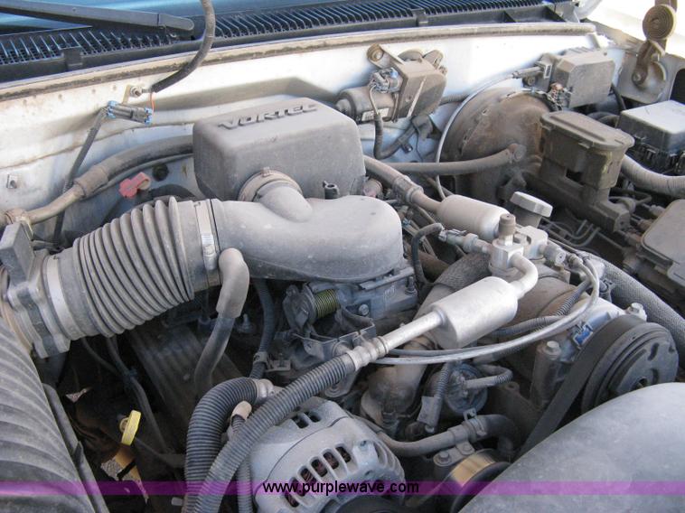 image for item 8116 1998 Chevrolet C2500 Cheyenne Heavy Duty long-bed pickup truck