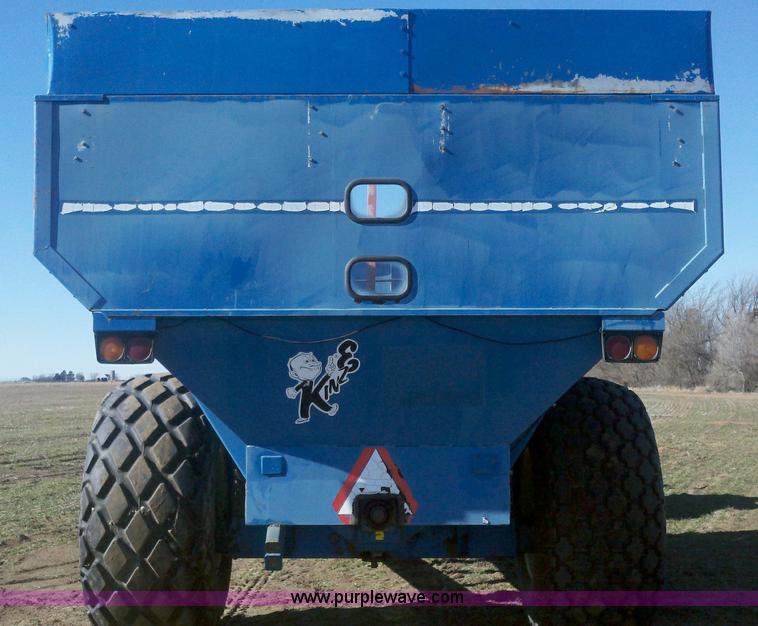 image for item 9001 1995 Kinze 840 grain cart