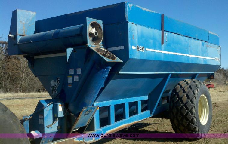 image for item 9001 1995 Kinze 840 grain cart