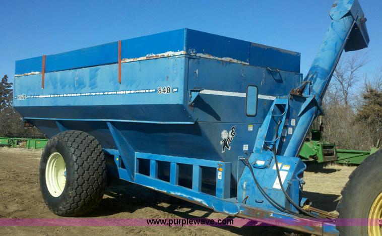 image for item 9001 1995 Kinze 840 grain cart