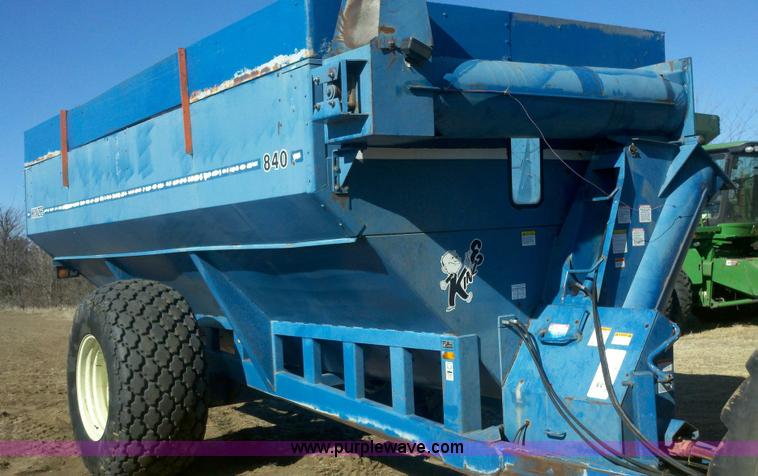 image for item 9001 1995 Kinze 840 grain cart