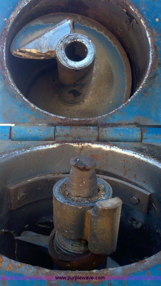 image for item 9001 1995 Kinze 840 grain cart