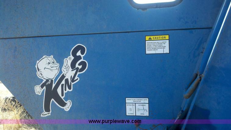 image for item 9001 1995 Kinze 840 grain cart