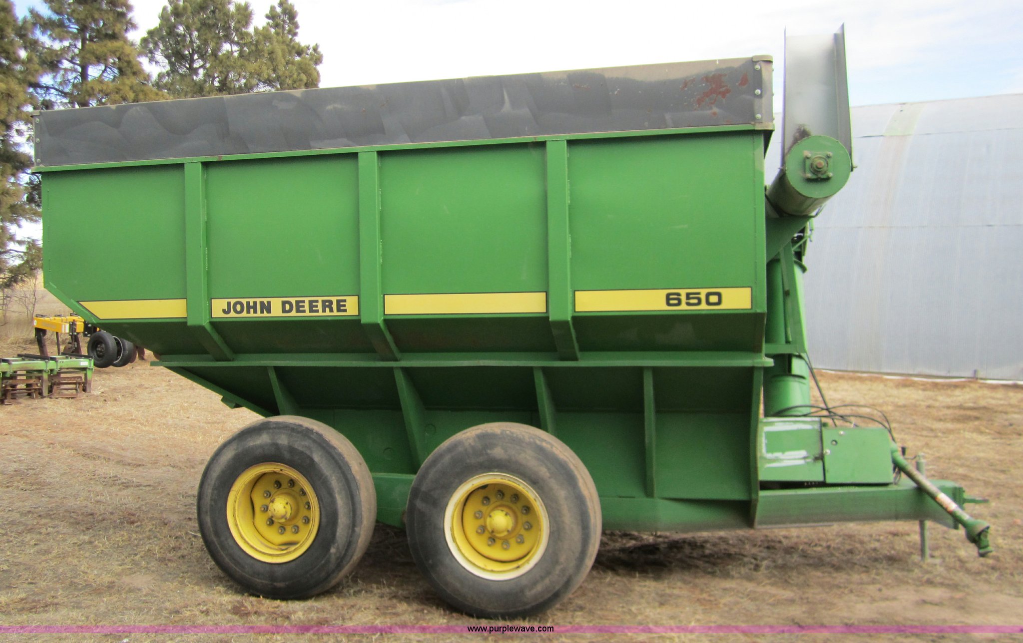 1985 John Deere 650 grain cart in Holyoke, CO Item 3360 sold Purple