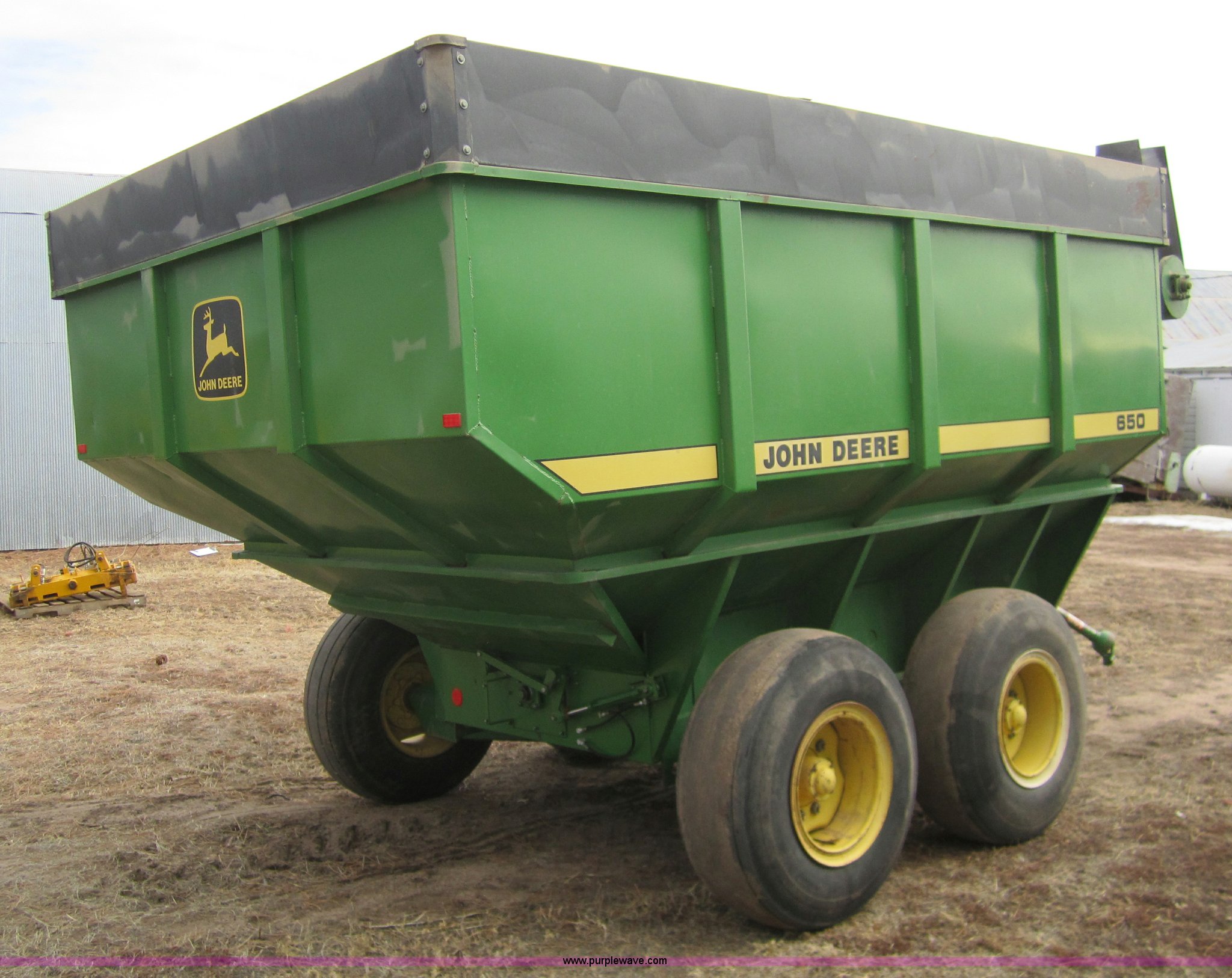 1985 John Deere 650 grain cart in Holyoke, CO Item 3360 sold Purple