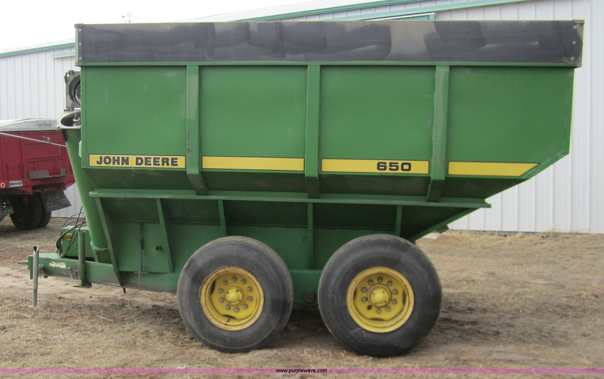 1985 John Deere 650 grain cart in Holyoke, CO Item 3360 sold Purple