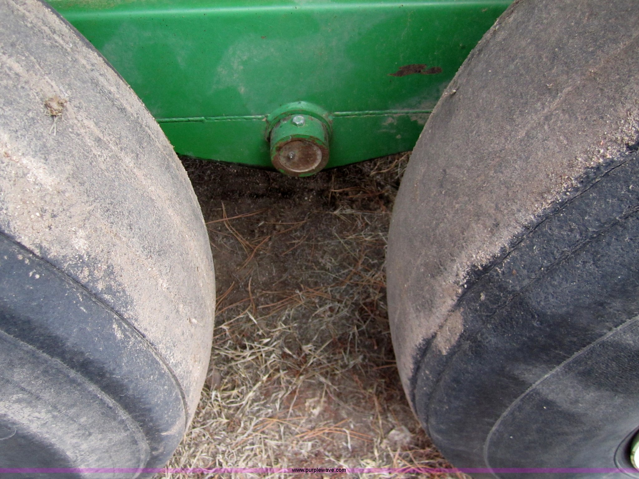 1985 John Deere 650 grain cart in Holyoke, CO Item 3360 sold Purple