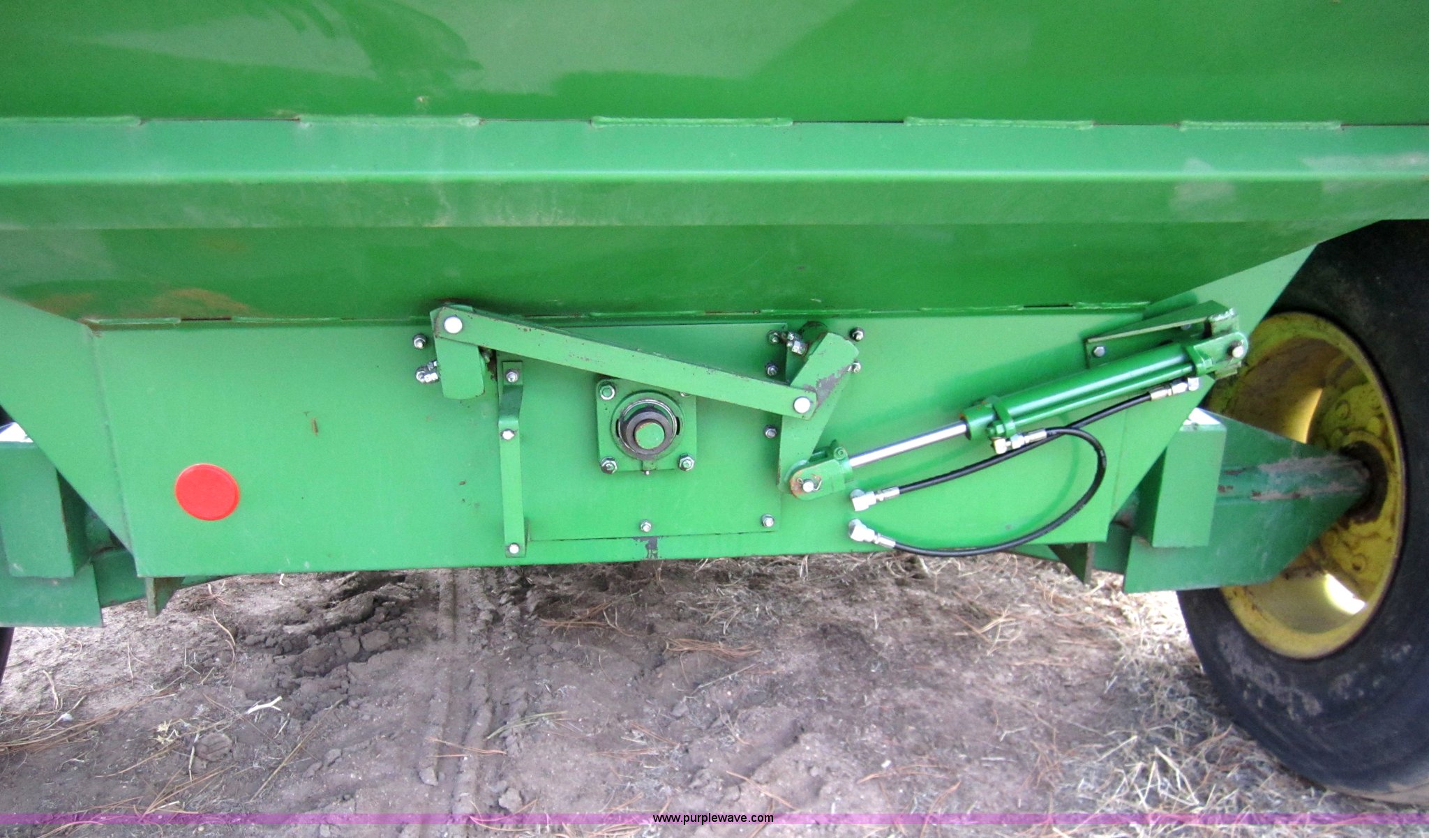 1985 John Deere 650 grain cart in Holyoke, CO Item 3360 sold Purple
