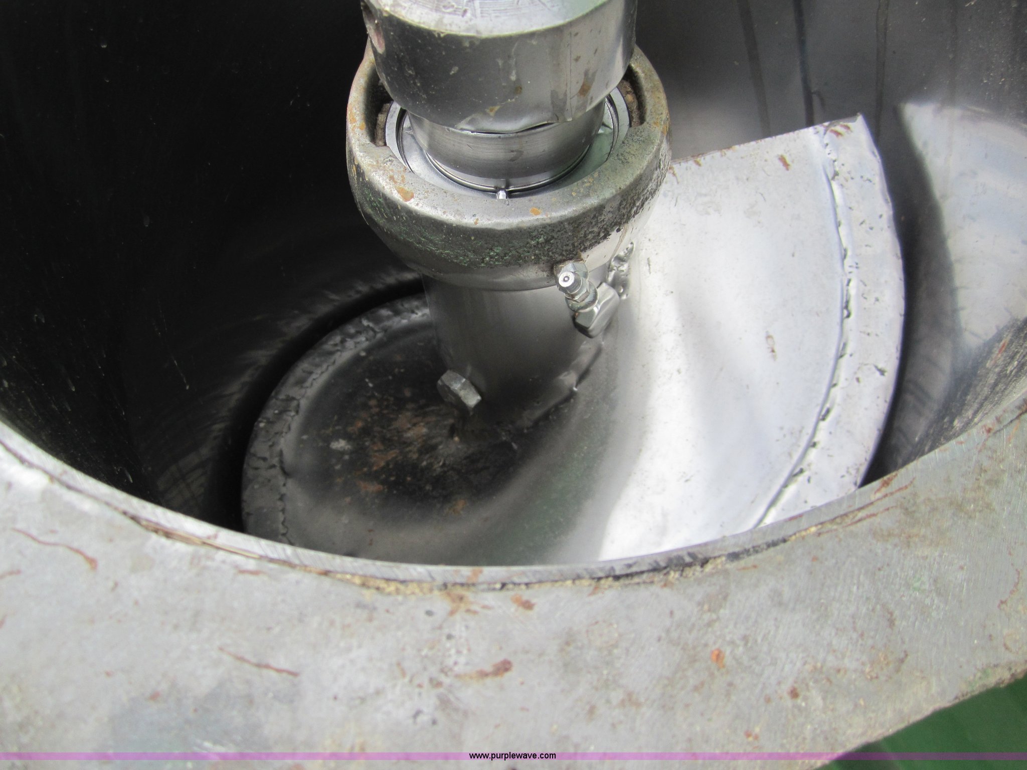 1985 John Deere 650 grain cart in Holyoke, CO Item 3360 sold Purple