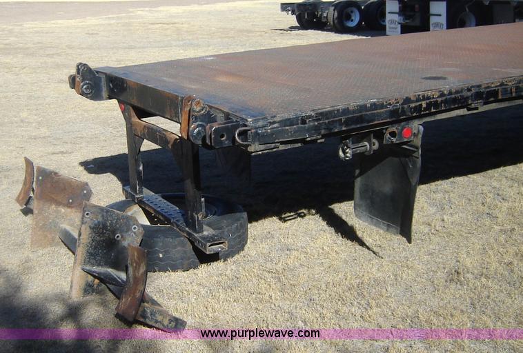 image for item 1100 1996 Morgan 22' HD flatbed