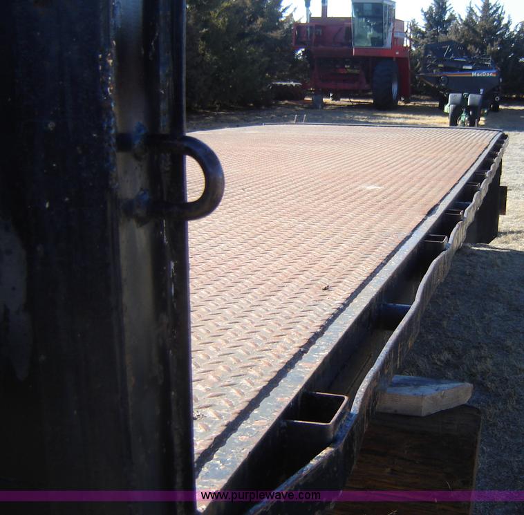 image for item 1100 1996 Morgan 22' HD flatbed