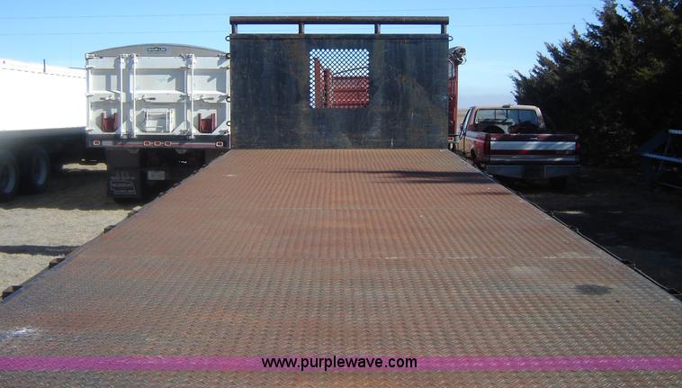 image for item 1100 1996 Morgan 22' HD flatbed