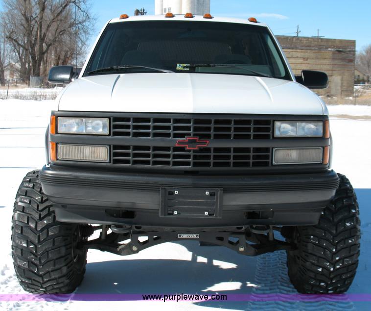 image for item 1700 1993 Chevrolet Blazer Sport SUV