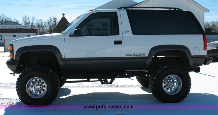 image for item 1700 1993 Chevrolet Blazer Sport SUV