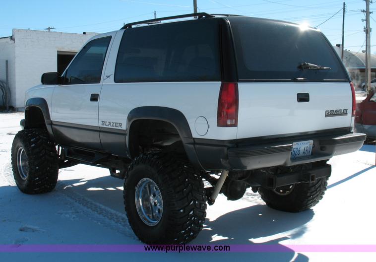 image for item 1700 1993 Chevrolet Blazer Sport SUV
