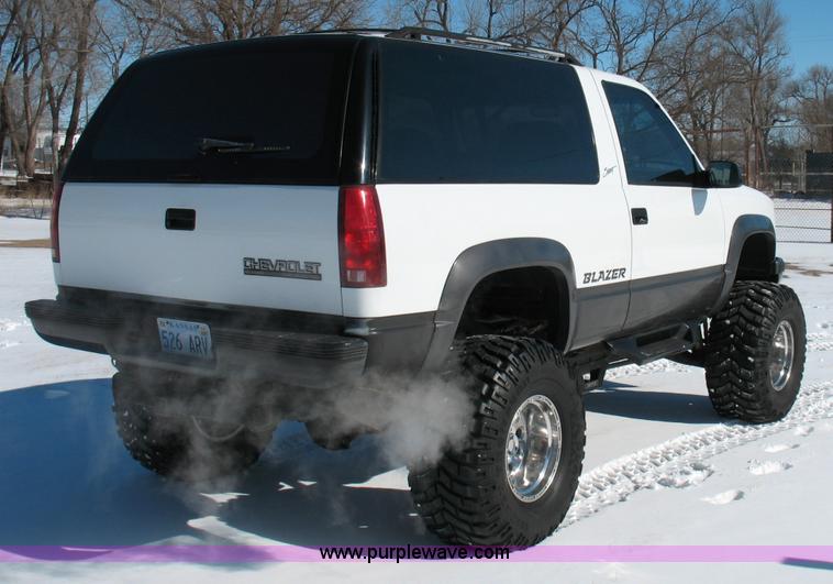 image for item 1700 1993 Chevrolet Blazer Sport SUV