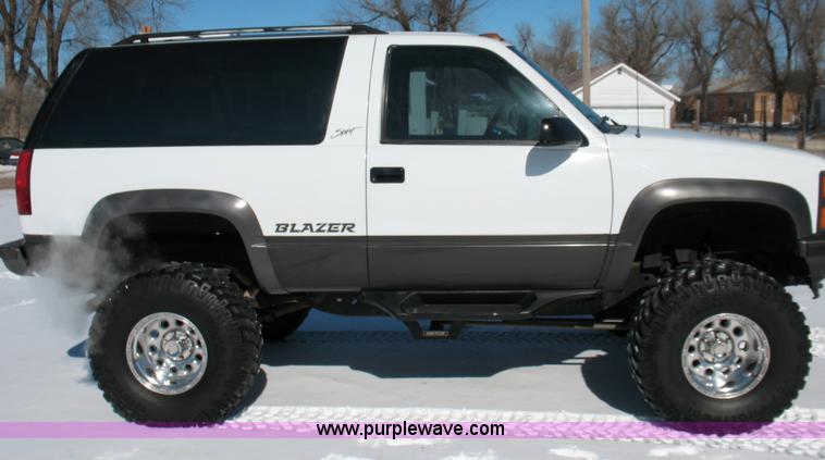 image for item 1700 1993 Chevrolet Blazer Sport SUV