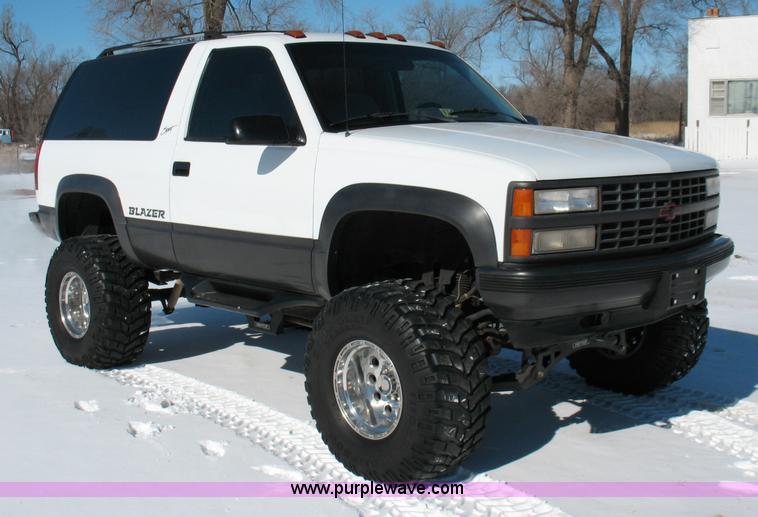 image for item 1700 1993 Chevrolet Blazer Sport SUV