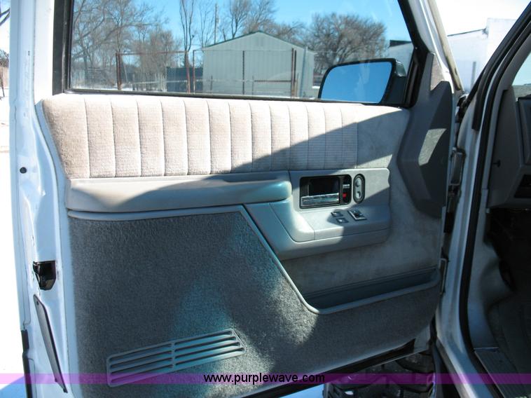 image for item 1700 1993 Chevrolet Blazer Sport SUV