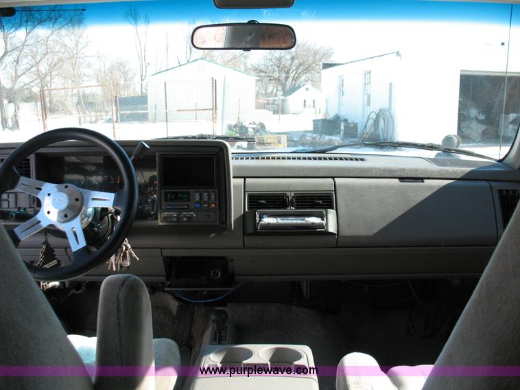 image for item 1700 1993 Chevrolet Blazer Sport SUV