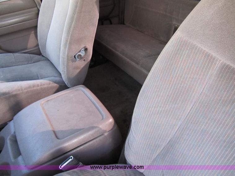 image for item 3311 1995 Ford F150 Eddie Bauer extended cab pickup truck