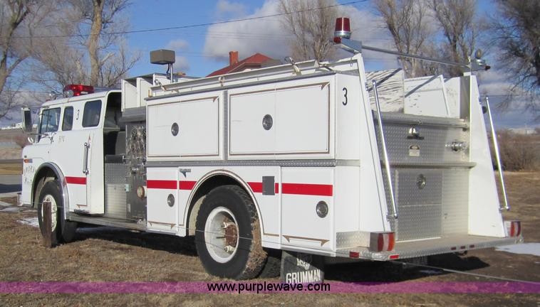 image for item 3312 1986 Ford C8000 pumper firetruck