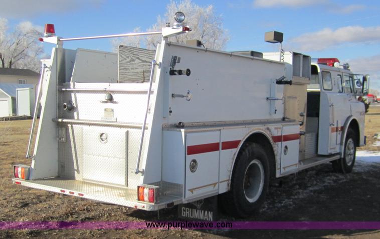 image for item 3312 1986 Ford C8000 pumper firetruck