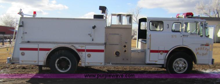 image for item 3312 1986 Ford C8000 pumper firetruck